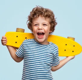 Ni&ntilde;o con skate