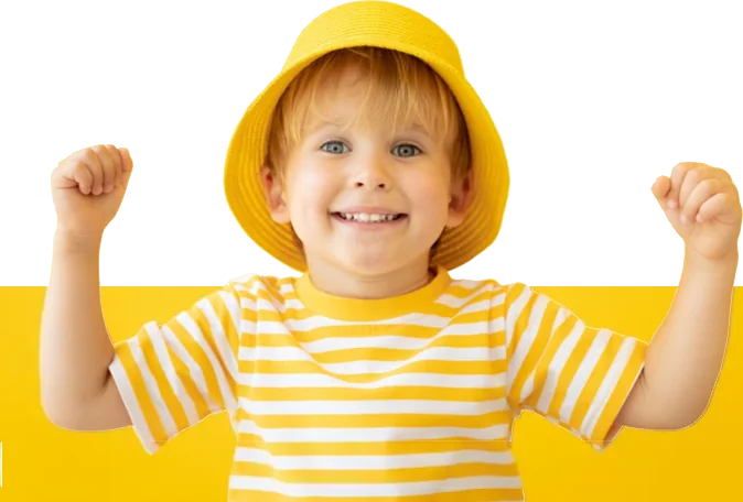 Ni&ntilde;o celebrando